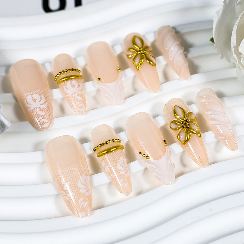 Kunstnagelset mit eleganten Blüten- und Glitzerdetails Brehn