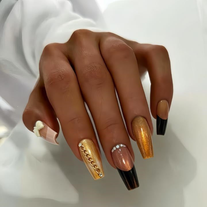 Glamouröse Kunstnägel mit Glitzer-Design Brehn