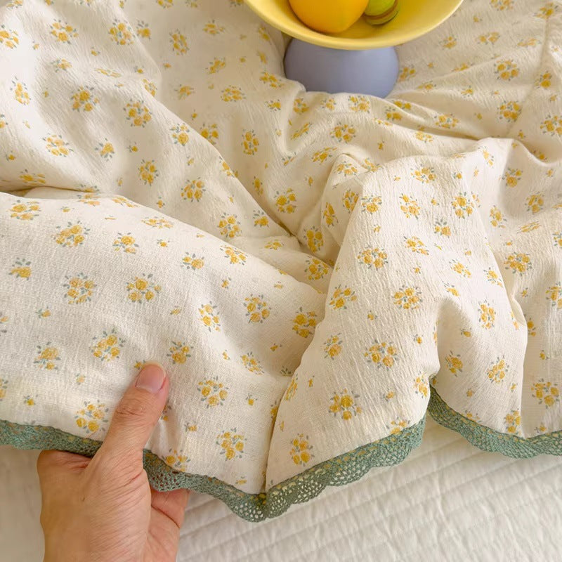 Damen Komfort-Bettdecke mit zartem Blumenmuster und hochwertiger Füllung Brehn