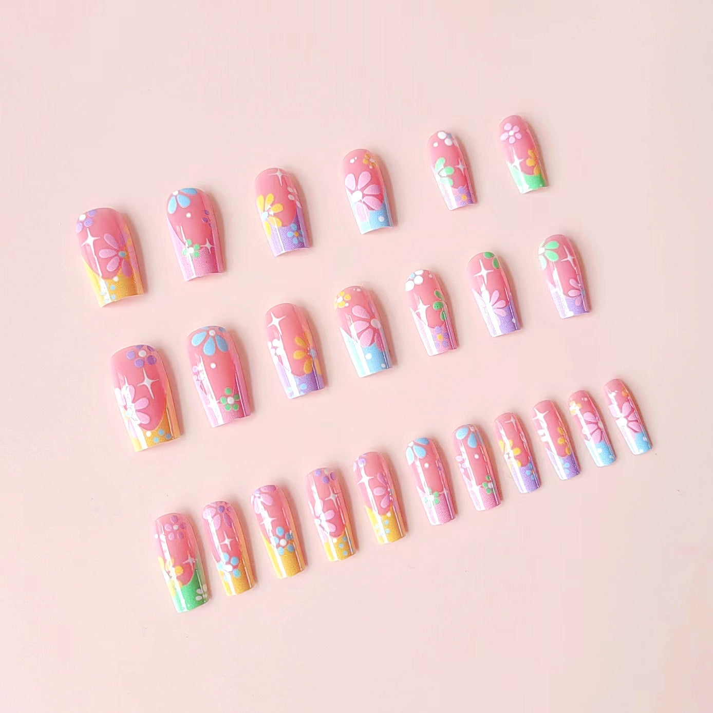 Künstliche Nagelspitzen mit floralen Designs Brehn
