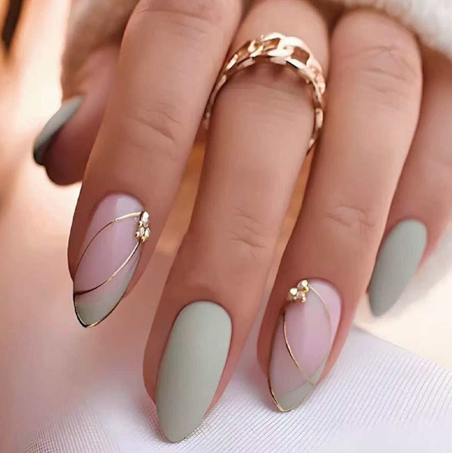 Glamouröse mandelgroße Nagelverlängerungen Brehn
