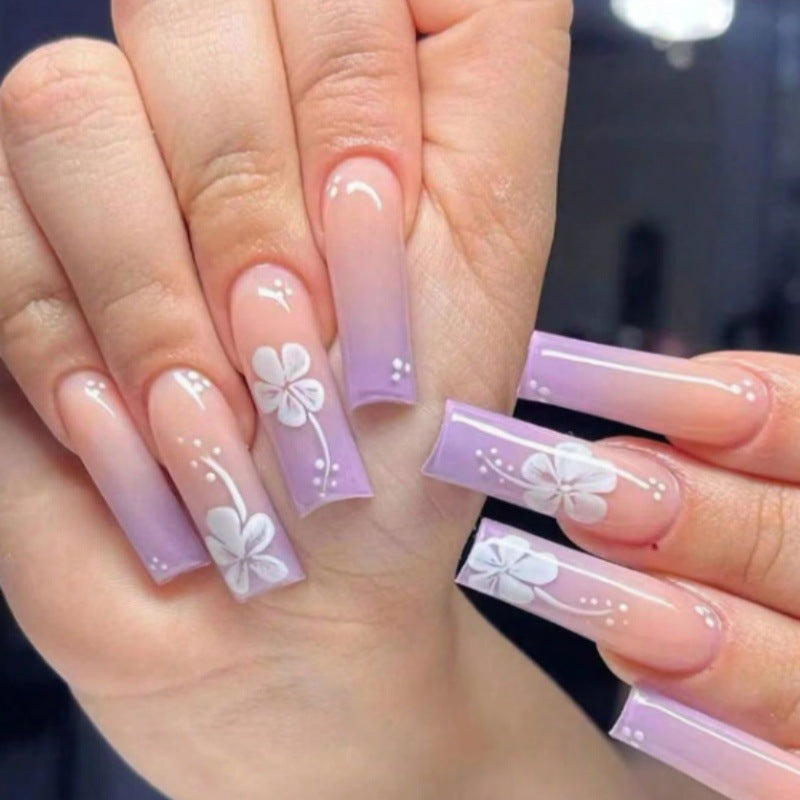 Künstlerische florale Ombre-Nagelspitzen Brehn