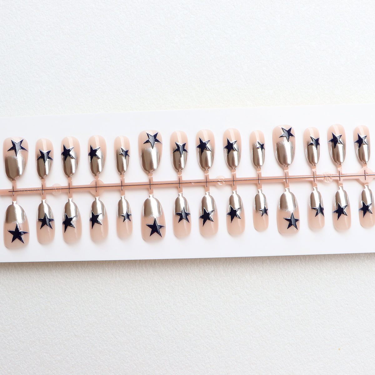 Stylische Press-On Nagelkunst Brehn
