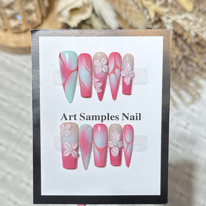 Dekorative Stiletto Press-On Nägel mit floralen Designs Brehn