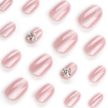 Kunstvolle Glitzer-Nagelverlängerungen mit eleganten Strass-Akzenten Brehn