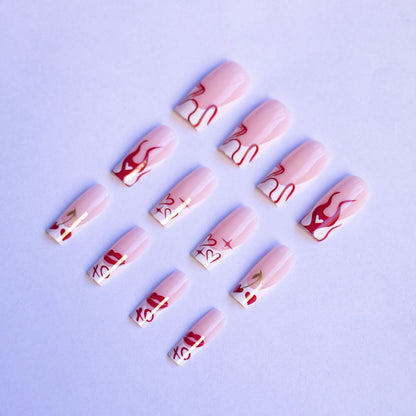 Künstlerisches Nageldesign-Set mit Herz- und Flammendesigns
