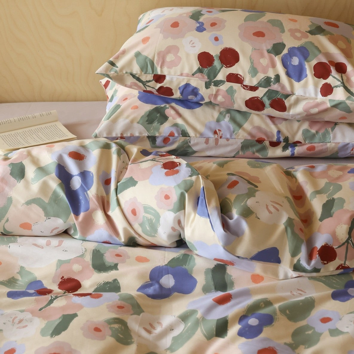 Baumwollsatin Bettwäsche-Set mit feinem Karomuster und floralen Motiven