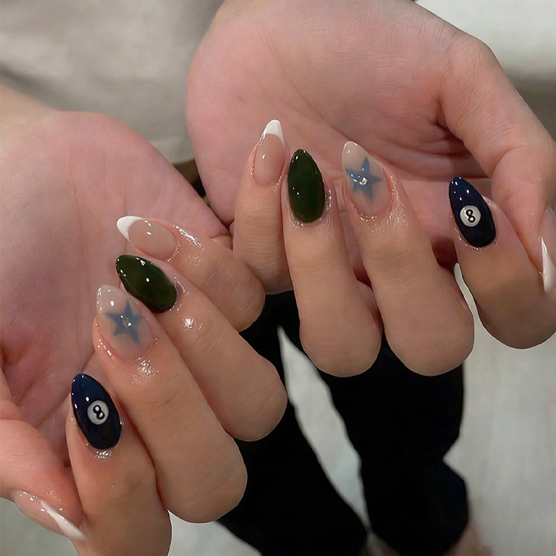Kunstnagelset mit kreativen Designs und eleganten Akzenten Brehn