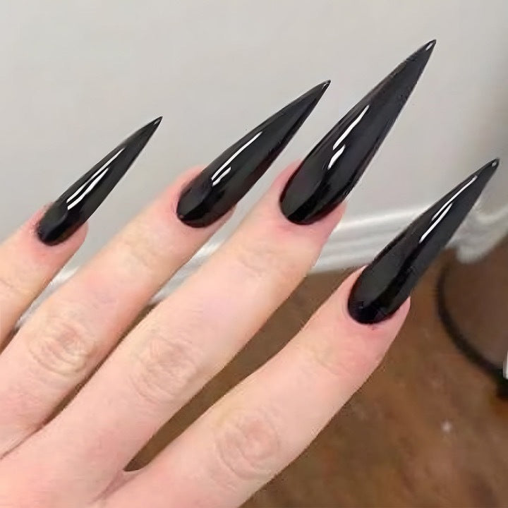 Kunstnagelset mit elegantem spitzen Design Brehn