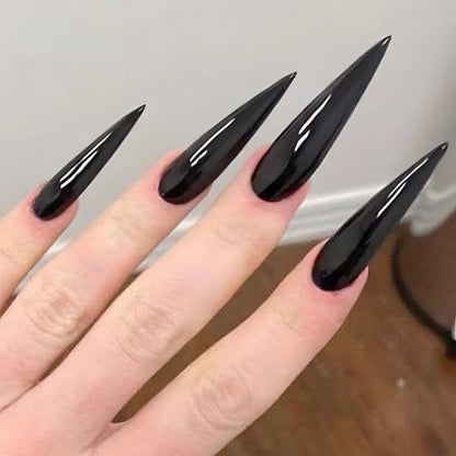 Kunstnagelset mit elegantem spitzen Design Brehn