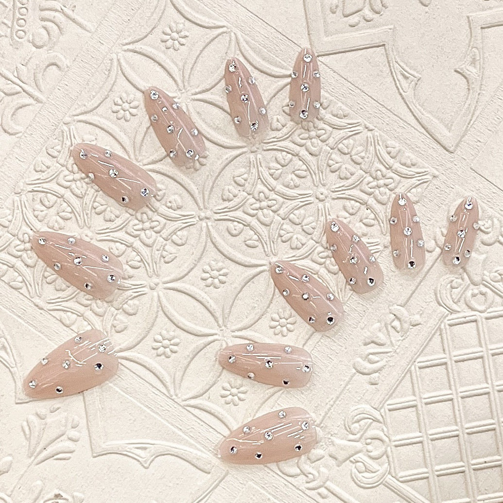 Dekorative Stiletto Press-On Nägel mit Strass-Akzenten Brehn
