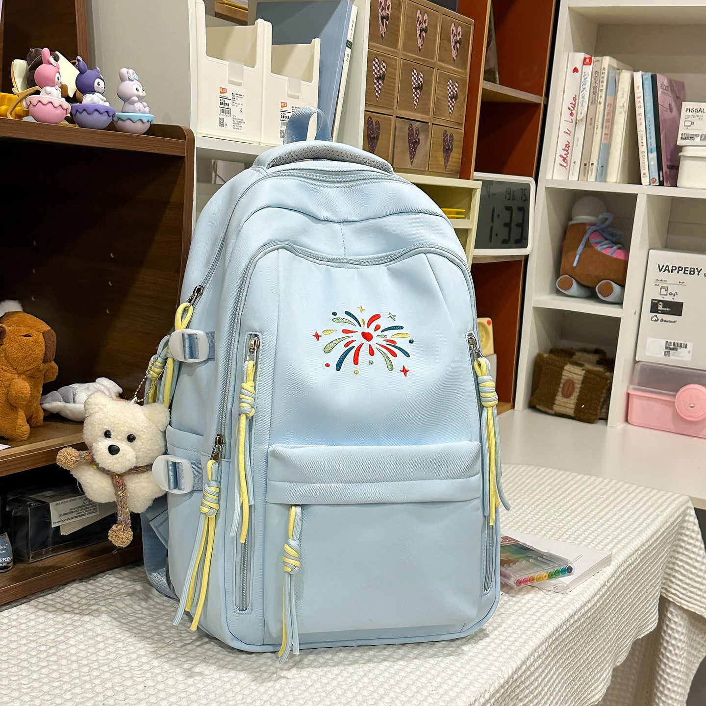 Rucksack mit Bunten Verzierungen und Innovativen Fächern Brehn