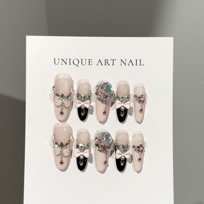 Luxuriöse dekorative Press-On-Nagelkollektion