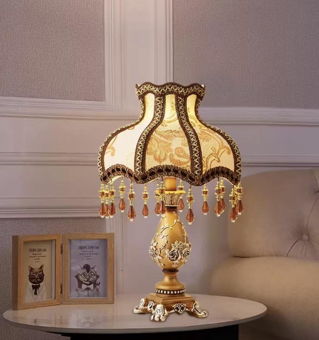 Vintage florale Tischlampe