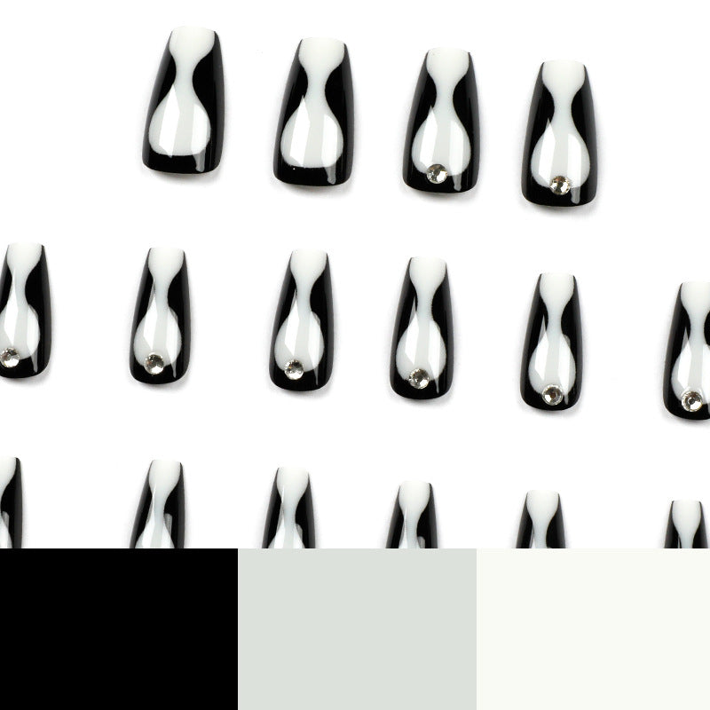 Kunstvolle Nagelverlängerungen mit eleganten Akzenten Brehn