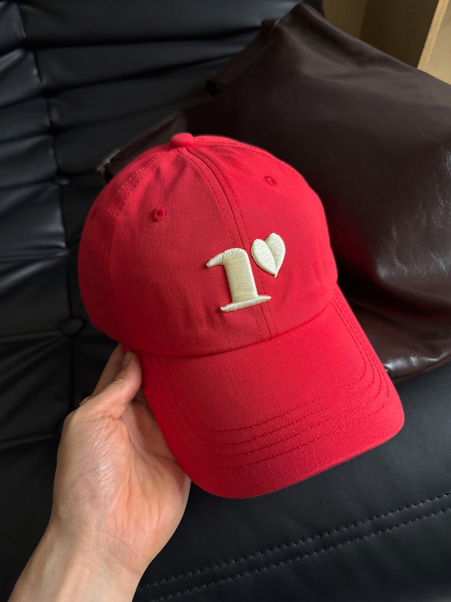 Gestickte Love Grafik Cap