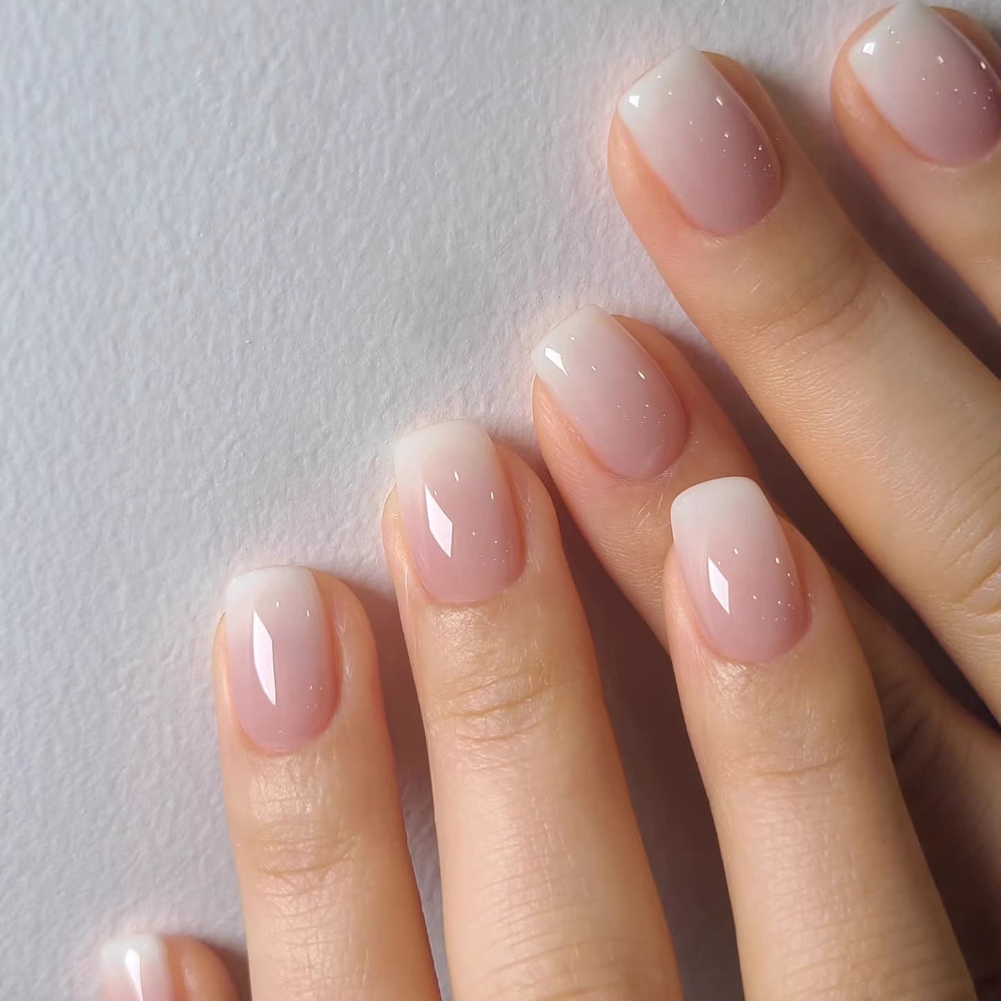 Trendige und Natürliche Nagelverlängerungen Brehn