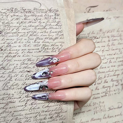Dekorative Nagelkunst