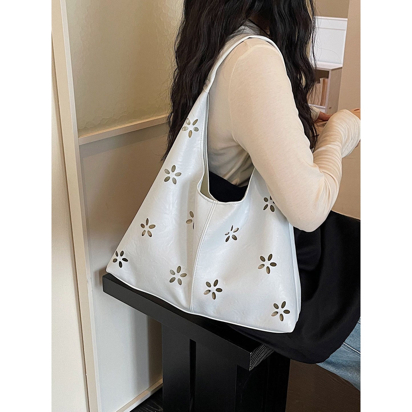 Blumen Cut-Out Schultertasche Brehn