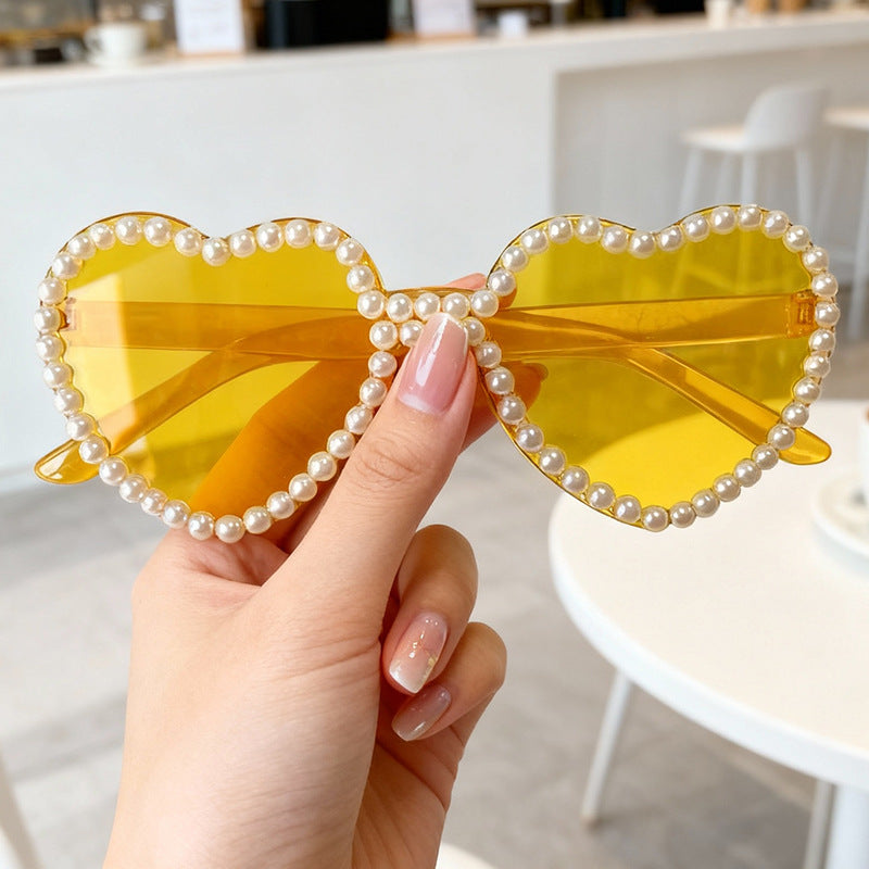Herzförmige Sonnenbrille mit Perlenakzenten Brehn