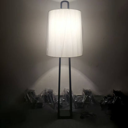 Elegante moderne Stehlampe mit einzigartiger Struktur