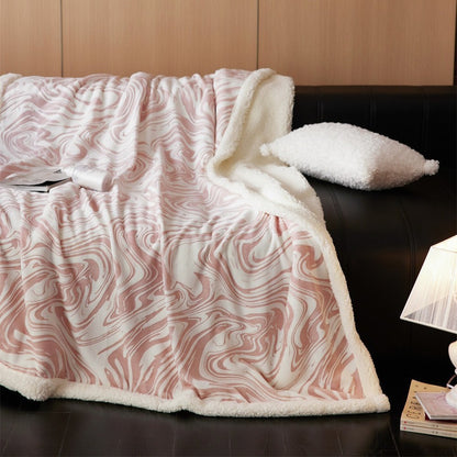 Kuschelige Wendedecke mit Struktur-Jacquard und Sherpa-Futter