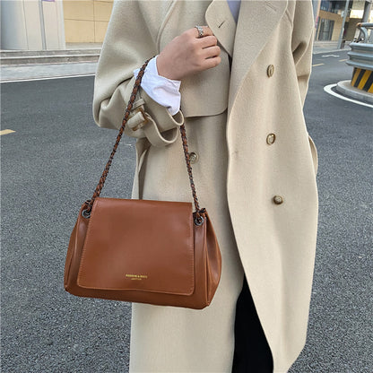 Elegante Schulterhandtasche mit Ketten-Detail