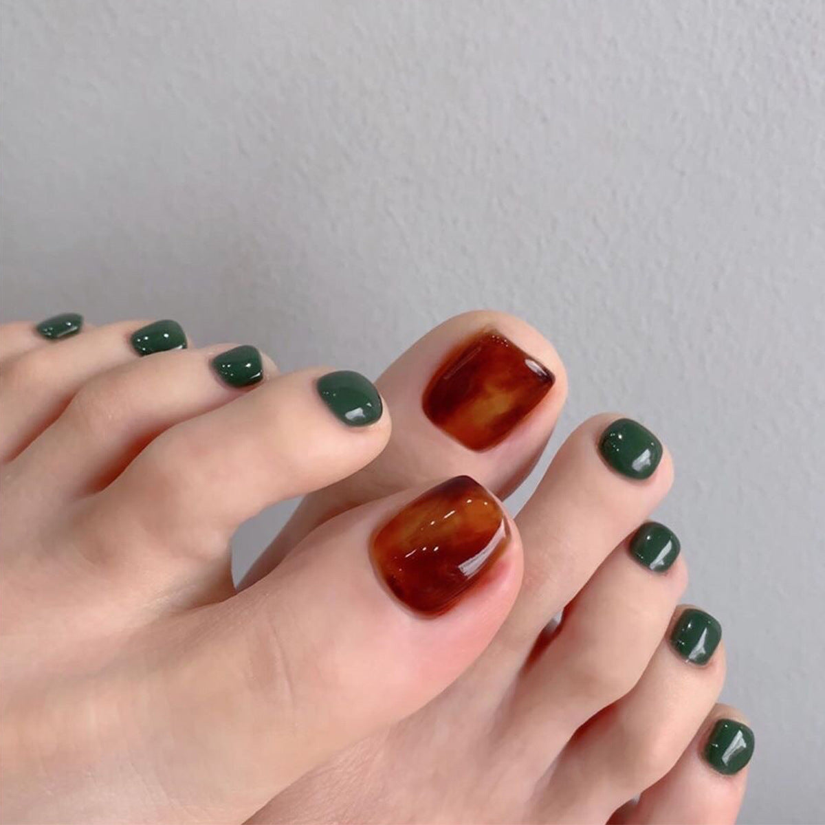 Kunstvolle Fußnagelkunst mit trendigem Design Brehn