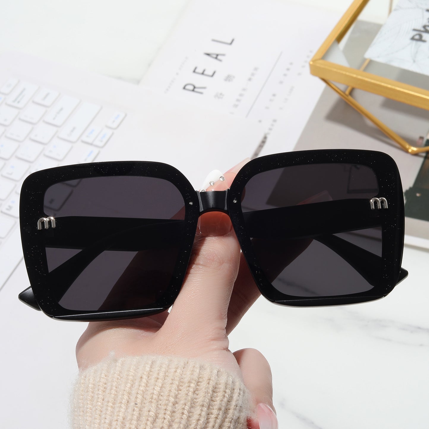 Damen modische quadratische Sonnenbrille mit funkelndem Rahmen Brehn