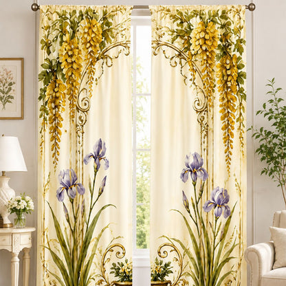 Blumengemusterte Gardinen
