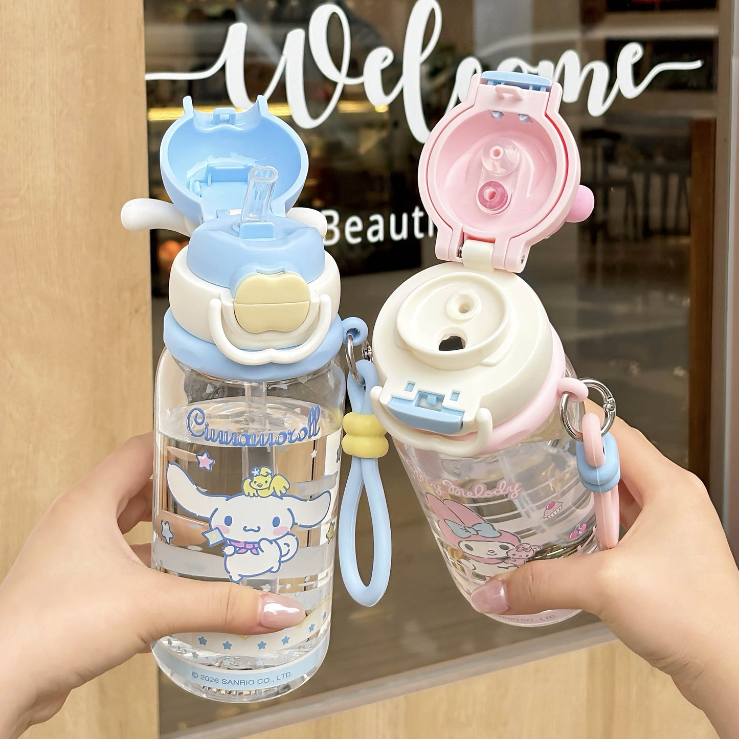 Damen Trinkflasche mit interaktivem Deckel und süßem Pochacco-Design Brehn