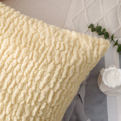 Quadratischer Zierkissenbezug in gestreifter Teddy‑Bouclé‑Optik mit softem Microplüsch Brehn