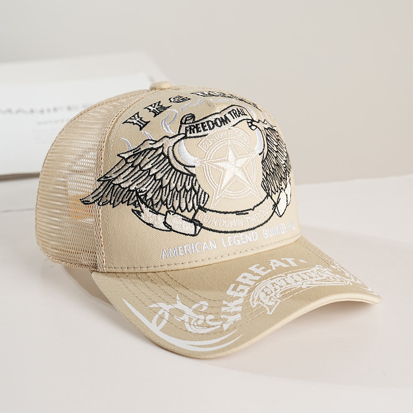 Unisex Trucker Cap mit grafischem Design und atmungsaktivem Netz Brehn