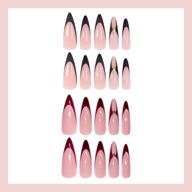 Kunstnagelset mit elegantem French-Tipp und dekorativen Akzenten Brehn