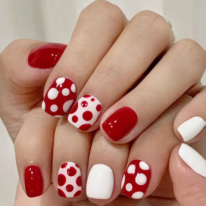 Dekorativer Punktmuster Nagelkunst