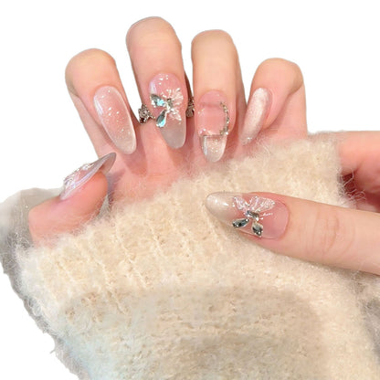 Dekoratives Press-On Nail Art Set mit eleganten Juwelenakzenten