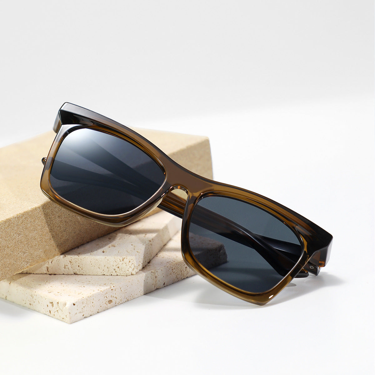 Damen modische Sonnenbrille im trendigen Rahmen Brehn