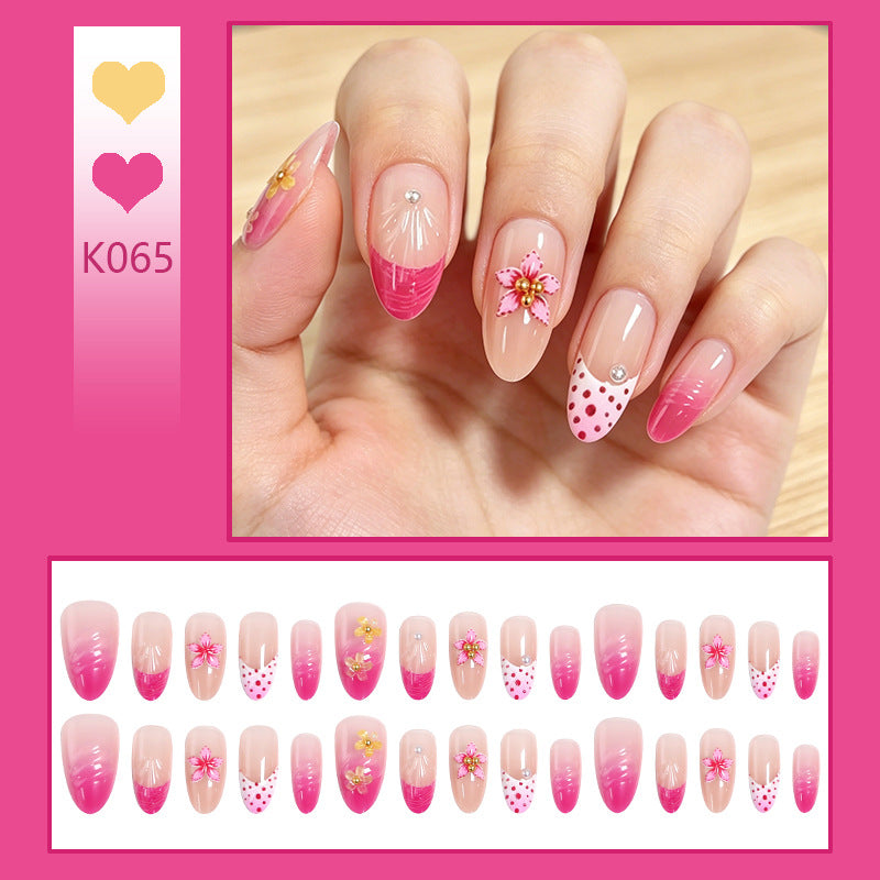 Kunstnagelset mit floralen und eleganten Verzierungen Brehn