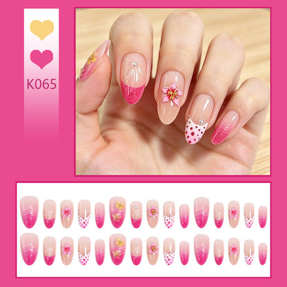 Kunstnagelset mit floralen und eleganten Verzierungen Brehn