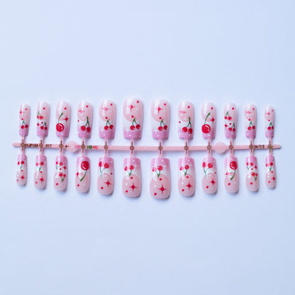 Künstlerische Kirschblüten-Nagelkunst