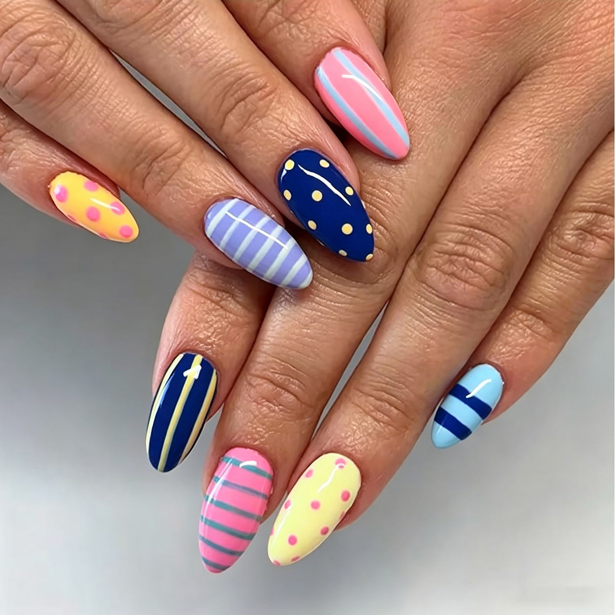 Stylisches Muster Press-On Nagelkunst Set