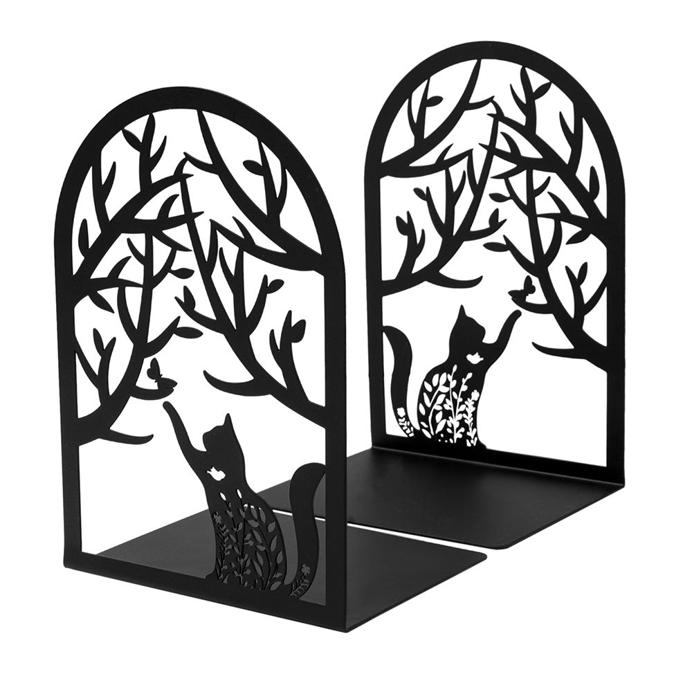 Dekorative Waldsilhouette Buchstützen