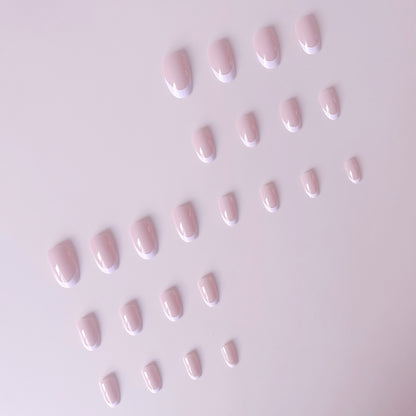 Kunstnagelset im eleganten French-Style Brehn