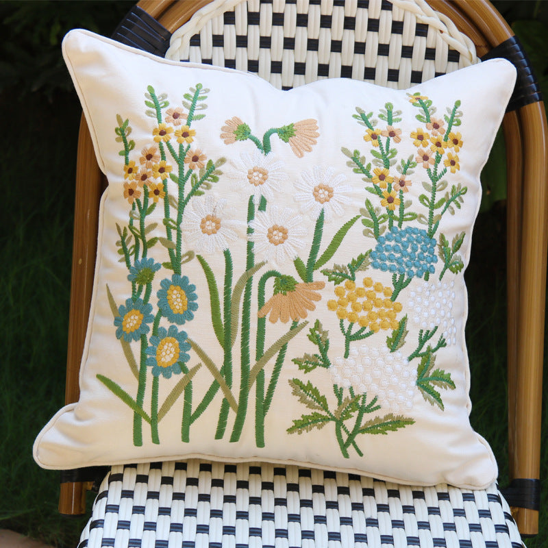Quadratischer Kissenbezug mit handgesticktem Wildblumen‑Relief, Leinen‑Baumwollmix und verdecktem Reißverschluss Brehn