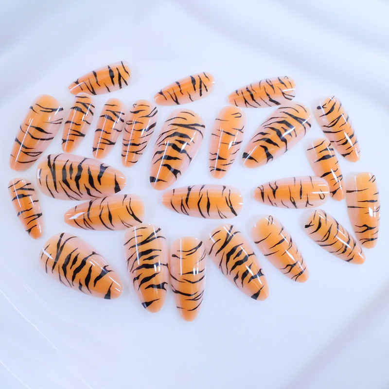Detaillierte Tiger-Druck Nagelkunst Brehn