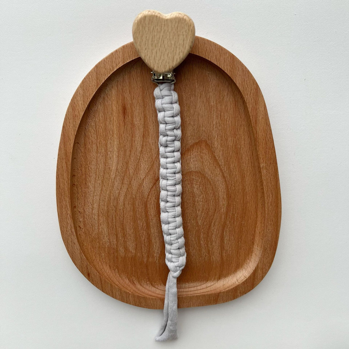 Geflochtener Baumwoll-Schnuller- und Beißring-Clip mit herzförmiger Holz-Sicherheitsklemme
