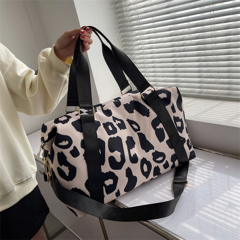 Sportliche Reisetasche mit Modernem Leoparden-Muster Brehn