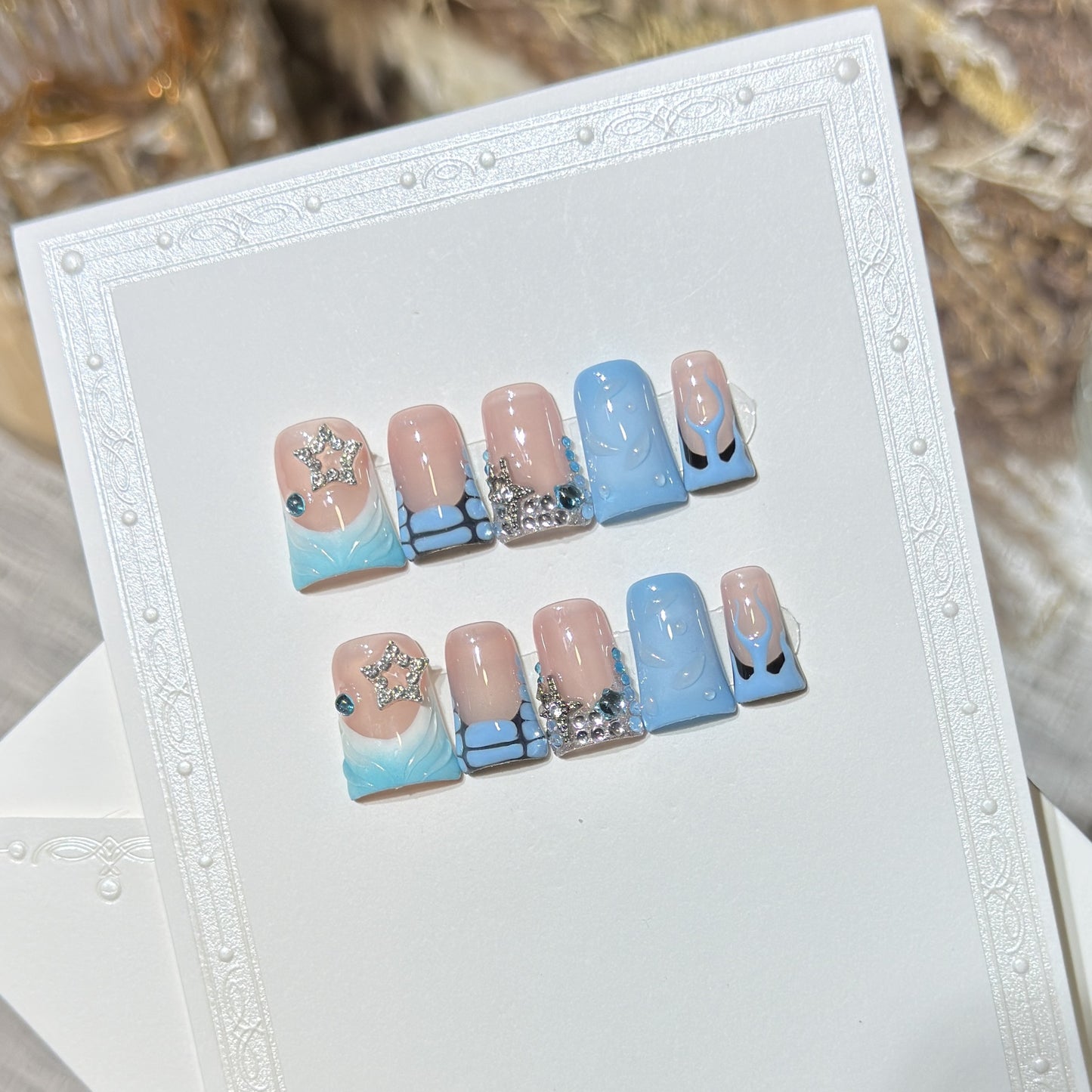 Dekoratives Press-On Nagelkunstset mit vom Ozean inspiriertem Design Brehn