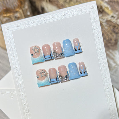 Dekoratives Press-On Nagelkunstset mit vom Ozean inspiriertem Design Brehn