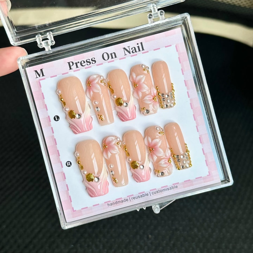 Dekoratives Handgefertigtes Press-On Nagelkunstset mit von Strand inspirierten Designs